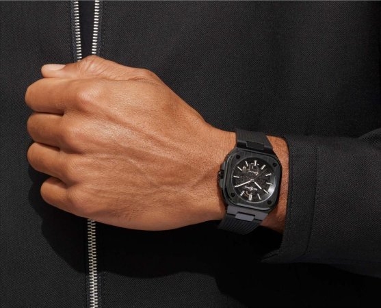 Bell & Ross 柏莱士推出全新BR 05 BLACK CERAMIC系列